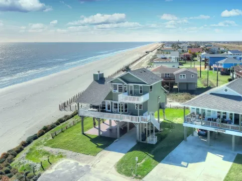 Literally on beach, unobstructed ocean view