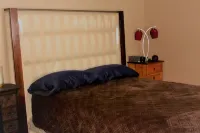 FANTASTIC PRICE !! FOR CHARLESTON!!<br>2 BR HOUSE <br>NO HIDDEN FEES <br> Hotel in zona Kwik Stop