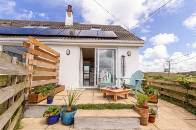 Spectacular one bedroom apartment , incredible coastal views, walk to the  beach