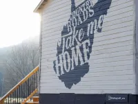 Charming restored barn with 2 bedrooms, 2 baths in beautiful WV mountains Hotels in Hardy County