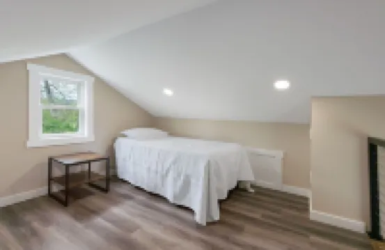 Cozy Cabin/ 2 queen beds/ Loft - 2 beds / Country Side - Central location