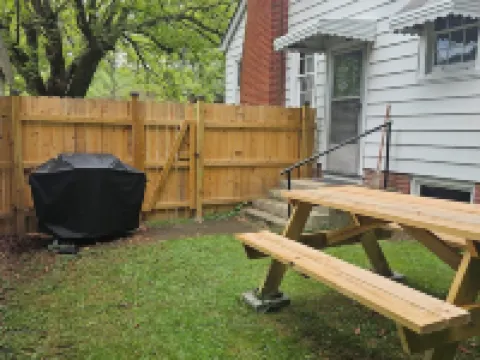 A Charming Craftsman's Cottage that is 5 minute walk from downtown Greeneville. Hoteles en Greeneville