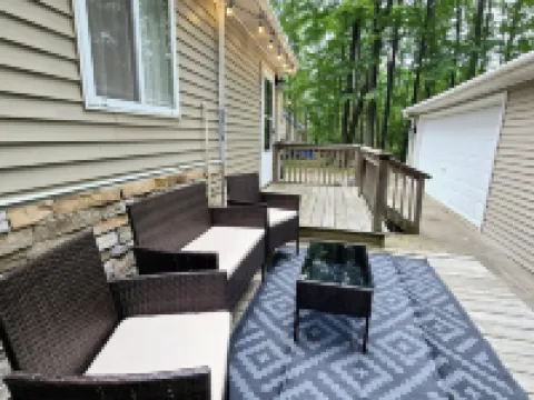 Updated Higgins Cottage w/ AC - Walking Distance to Higgins & Boat Parking Hotéis em Gerrish Township