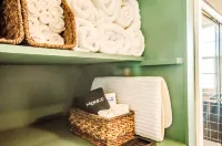 Bourbon Royale, Home of Two Kings; putting green, downtown, free coffee & snacks