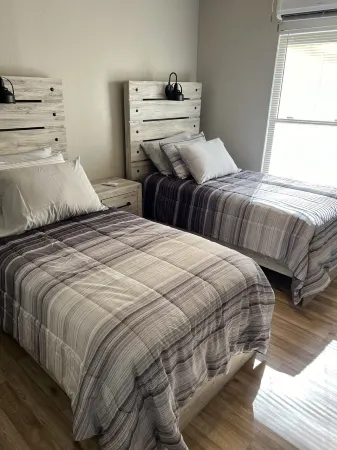 Lakeside getaway on Toledo Bend Lake with private pier access for fishing.