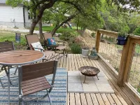 Relaxing Getaway in the Texas Hill Country - Sweet Ginger Cottage Hotels near Overlook Park