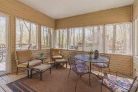 Masthope Mountain Hideaway Walking Distance to the Lake and 8 Min to Ski Lodge