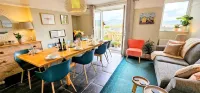 Spectacular Harbour and Mountain Views, Porthmadog, Snowdonia, Sleeps 9