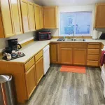 Cute Bungalow w/ garage Downtown Redmond - 4 guests Hotels in Redmond