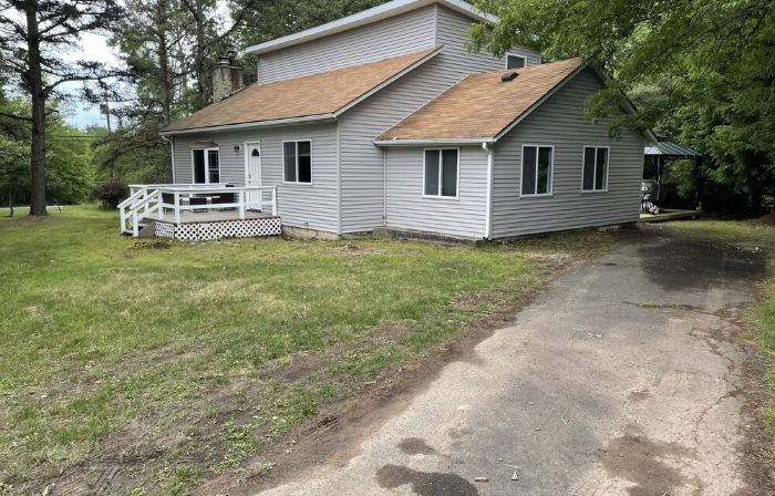 One of the kind fully loaded house located walking distance from cozy lake