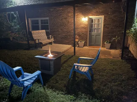 Modern, no street noise, central location!