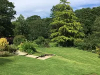 Charming Well Equipped Lodge by the Beautiful River Yarty