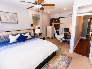 Private townhouse near downtown and state park