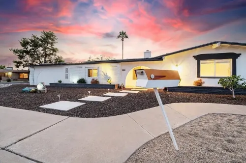 WOW! Luxury Desert Oasis! 梅薩住宿飯店