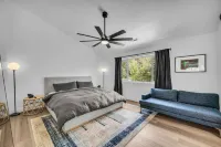 Zion Luxe Family Escape: HotTub, Games, Sleeps 14