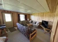 Lakefront 4 Bedroom Cabin