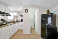 "The Gateway Studio" Private Minimalist Escape in the Heart of Tampa