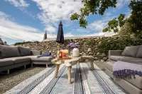 Romantic and cosy cottage,  countryside views, near to the beach and mountains