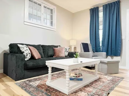 1520 Howard St B "HCB"