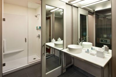 コーナーシティビュールーム(キング) アロフト デトロイト アット ザ デイビッド ホイットニーの写真