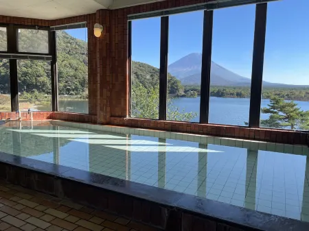 Shoji Lake Hotel Отели рядом с достопримечательностью «Saiko Iyashi no Sato Nenba»
