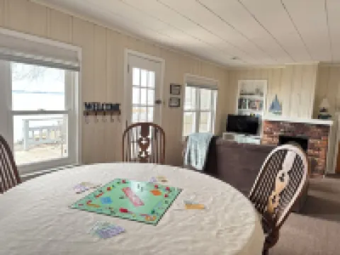 Waterfront 2-Bedroom Cabin in Celina with WiFi, AC & Seasonal Fishing Pier 默瑟縣酒店