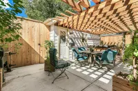 Charming 1-bdrm newly built upscale Cottage with WiFi, AC in peaceful Northglenn