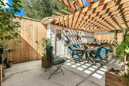 Charming 1-bdrm newly built upscale Cottage with WiFi, AC in peaceful Northglenn