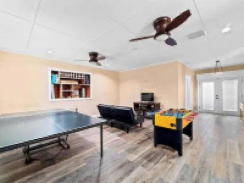 Yuba City 3 bedrooms 4 beds 2 ba Spacious Game Room Games Playground Trampoline Hotels in Sutter County