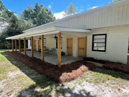 Stylish and Simplistic 1-Bedroom, 2-bathroom apartment at Locklairs Landing. Отели в г. Berkeley County