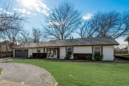 Keller Home Away From Home Отели в г. Келлер