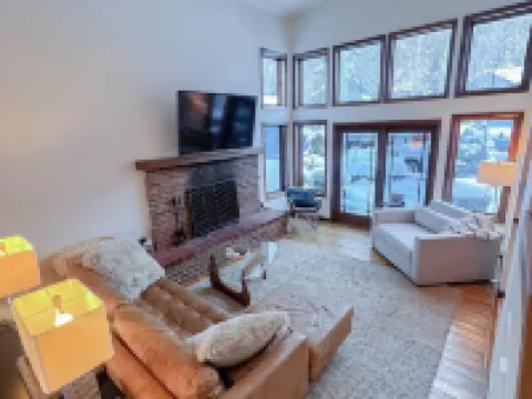 3B/3Ba Modern Ski House in Avon, CO! 10 Min Drive to Beaver Creek & Vail! Hotels in Eagle-Vail