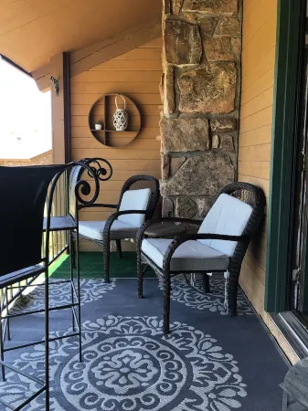 NEW! Beautifully remodeled Retreat w/pools Rocky Mountain National Park Отели в г. Грэнби