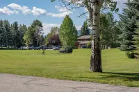 Townhouse near GTNP and Yellowstone -Spectacular Views - 2-3 bed-2 bath
