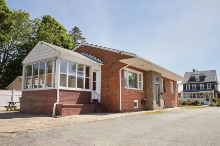 THE CLASSIC OCEAN BEACH HOUSE: 6 QUEEN 1 SOFA BED