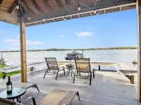 Stunning Lake House with Sunset Views! Hotels in Fox Lake