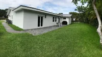 Newly Renovated 4/3 Upscale East Boca Home - 3つ星