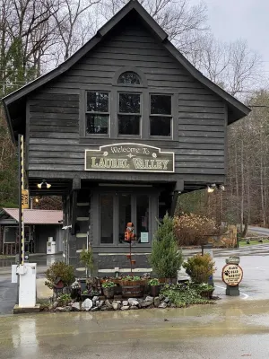 McDaniels Misty Blue ~ A Cozy & Quaint Cabin w/Exceptional Smoky  Mountain Views