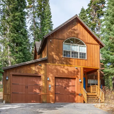 Charming Dog-Friendly Lake Tahoe Cabin – Hot Tub, Pool Table & Walk to Beach