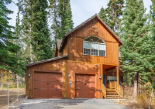 Charming Dog-Friendly Lake Tahoe Cabin – Hot Tub, Pool Table & Walk to Beach