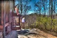 Aussie hospitality with Tennessee charm. Hotels near Cherokee Trading Post