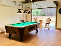 White River trout fishing/reunion getaway in Flippin AR w/boat ramp & game room