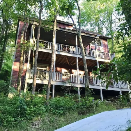 Mountain retreat by Lake Glenville: creekside, secluded, Cashiers - Glenville