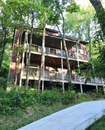 Mountain retreat by Lake Glenville: creekside, secluded, Cashiers - Glenville Hotels in Hamburg