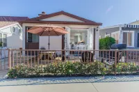 Air Conditioning! Cottage 2-blocks from Beach