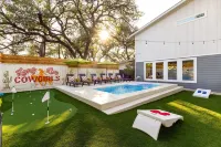 Heated Pool, MiniGolf, Karaoke, Game Room, Spa, 2mi to DT - SoCo Cowgirl - Villa