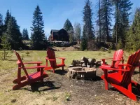 Sweet Private Leavenworth River Front Cabin with Fast WiFi & hot tub- Sleeps 6.