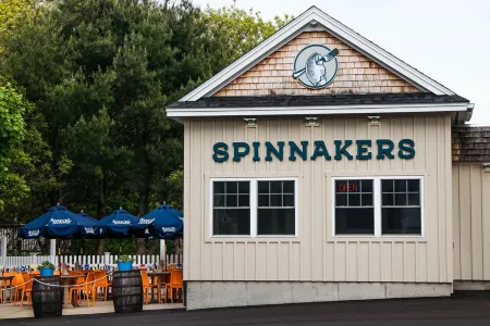 Moody Maine Beautiful 3 Bedroom Home Walk to Beach  Restaurants & Trolley Line