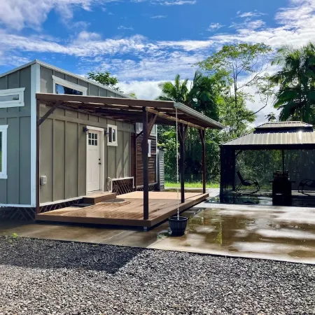 Gorgeous Eco Tiny Home on Organic Farm Within 5 Minutes of Downtown Hilo.