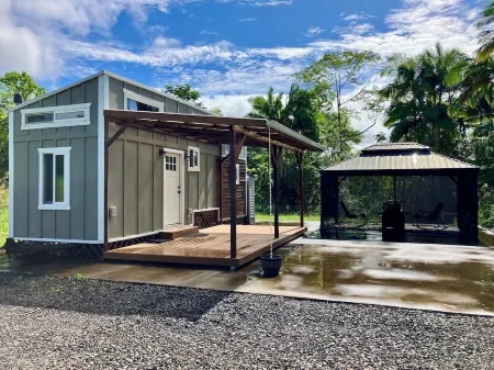 Gorgeous Eco Tiny Home on Organic Farm Within 5 Minutes of Downtown Hilo.